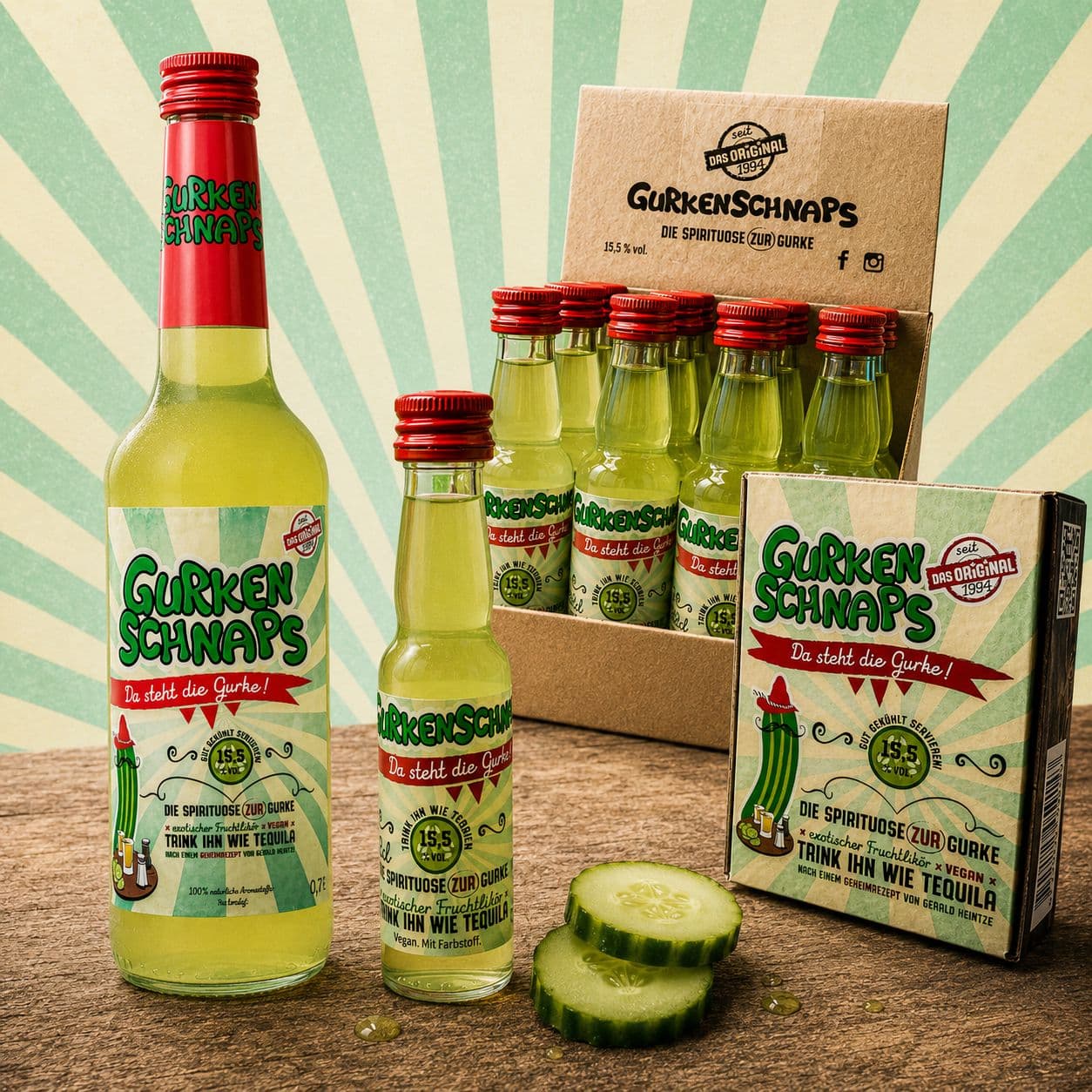 Angeklebtes Foto: Gurkenschnaps als 0,7-Liter-Flasche, 2-cl-Klopfer und Klopfer-Boxen